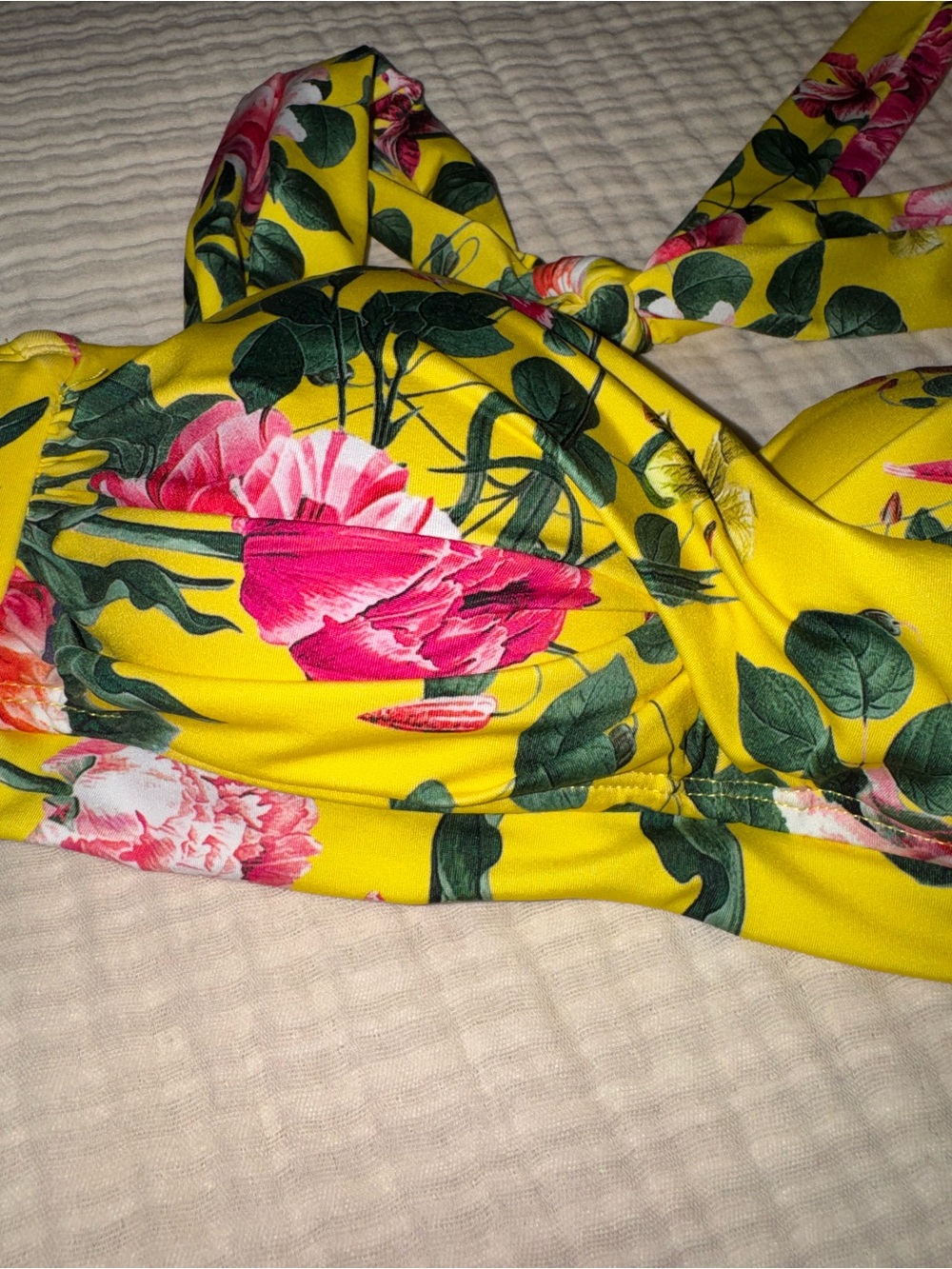 🌺 Gibson & Latimer Floral Bikini Top – Yellow Tropical Halter - Picture 5 of 6